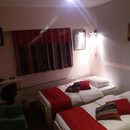 Hotel Apollo Zutendaal Bagian luar foto