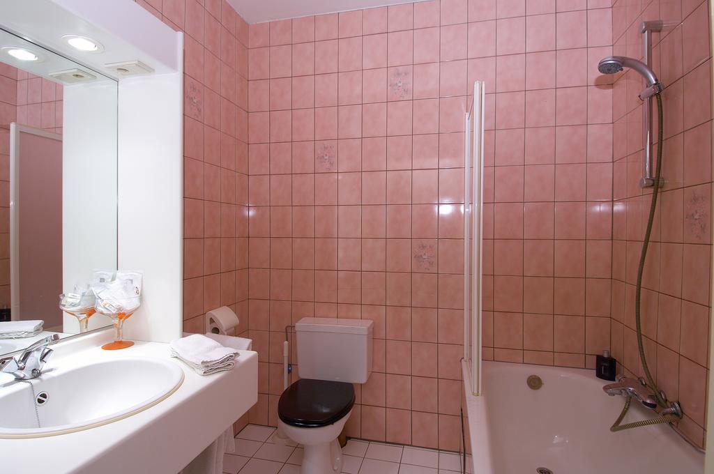 Hotel Apollo Zutendaal Bagian luar foto