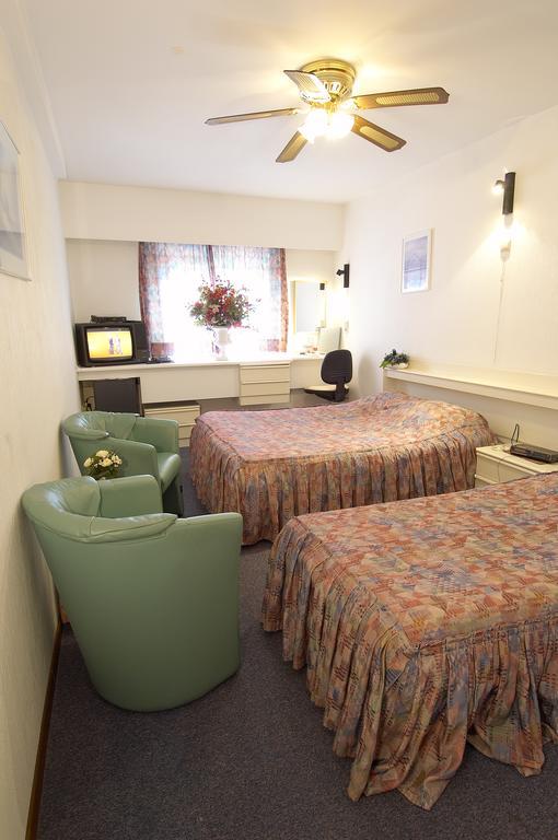 Hotel Apollo Zutendaal Bagian luar foto