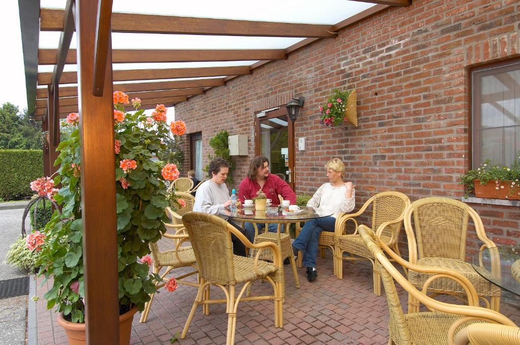 Hotel Apollo Zutendaal Bagian luar foto