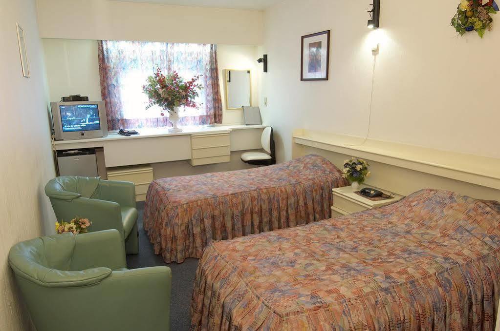 Hotel Apollo Zutendaal Bagian luar foto